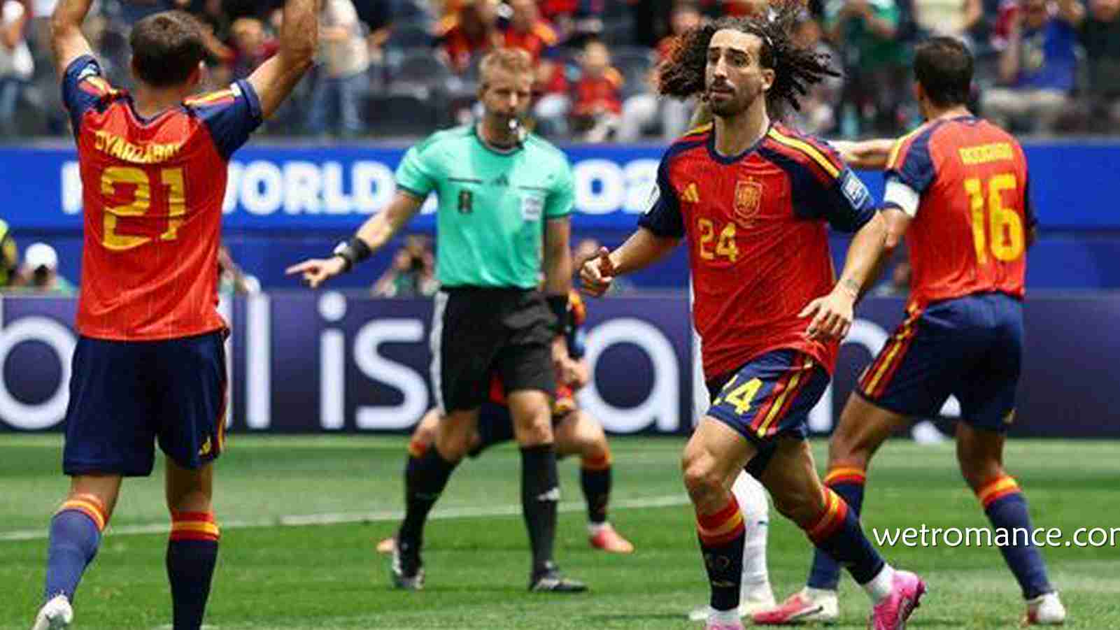 8868体育热点聚焦:伟大的3-0!奥亚萨瓦尔双响,西班牙破16年魔咒,1/8决赛静候C罗
